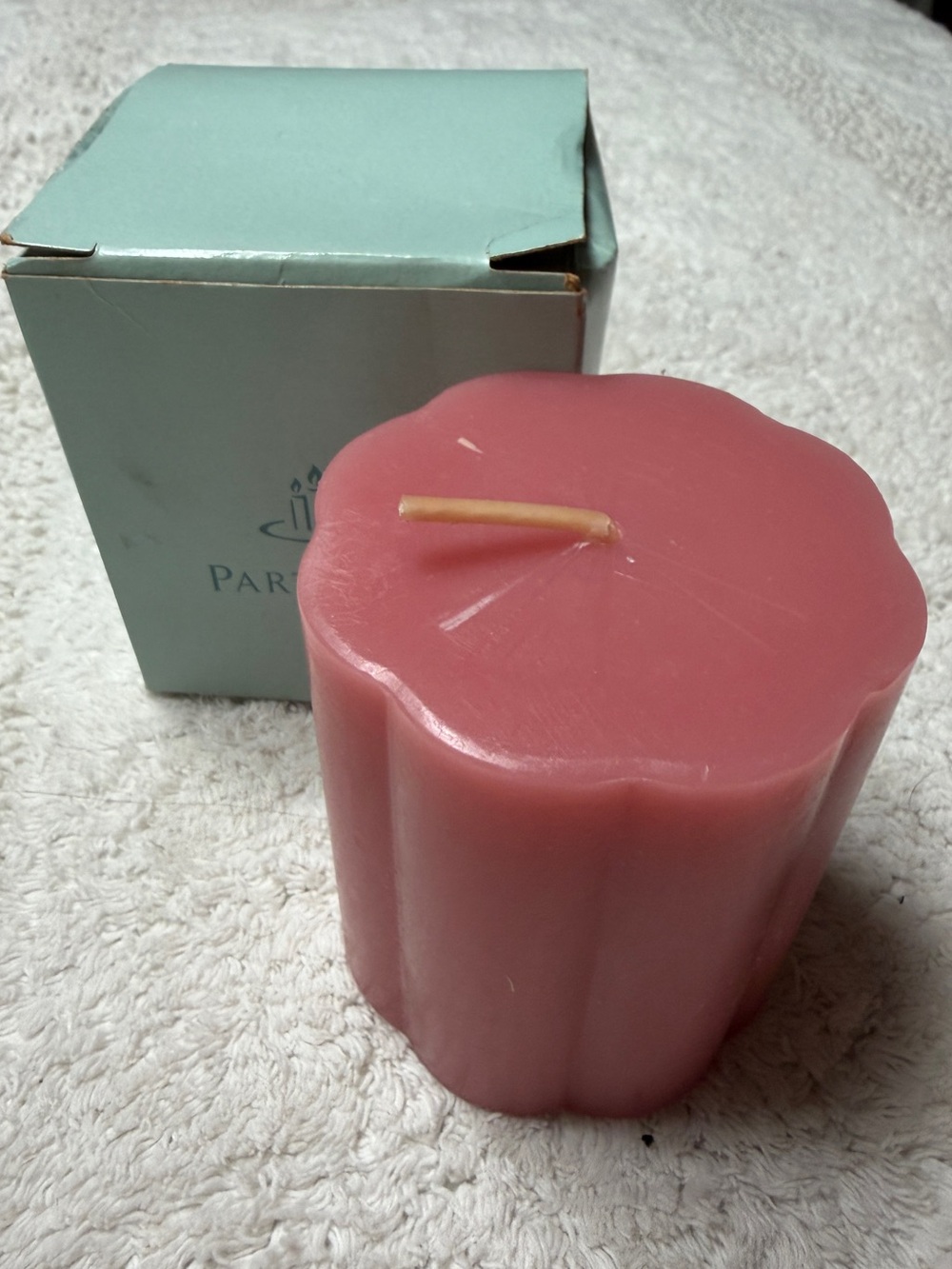 NWT Partylite 3” x 3” Scalloped Pillar Candle in “Strawberry Fields”